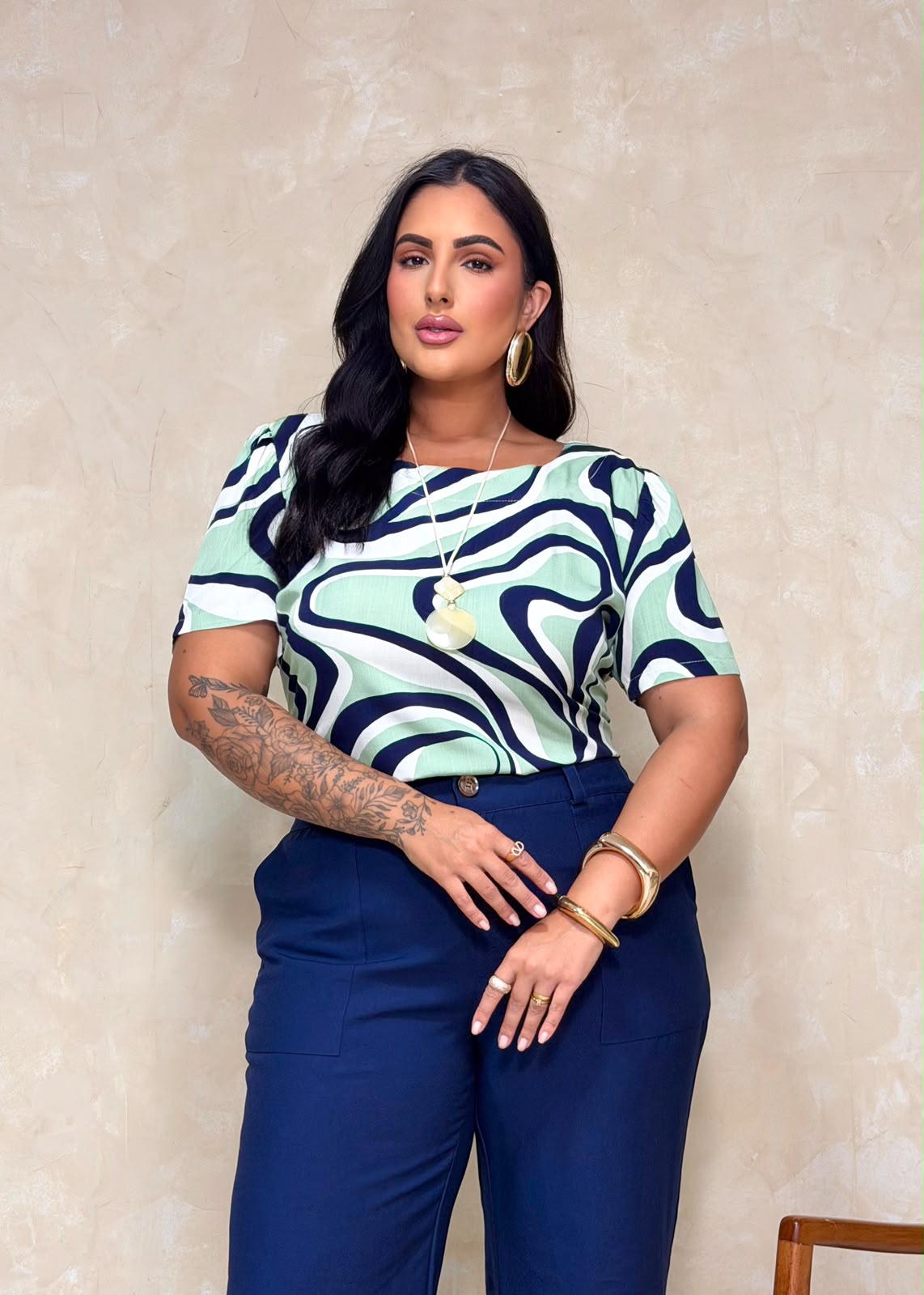 Blusa de viscolinho, acompanha colar