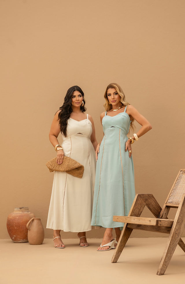 VESTIDO MIDI COM DETALHE ENTREMEIO