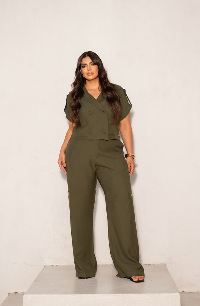 BLUSA MANGA MARTINGALE E CALÇA CARGO